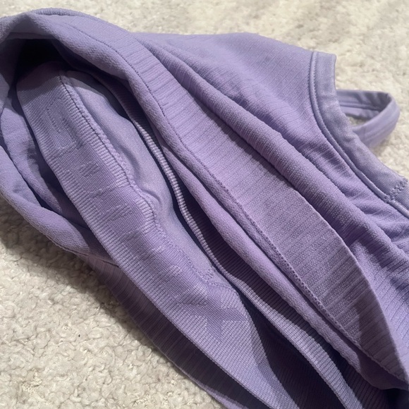 Workout top - Picture 2 of 3